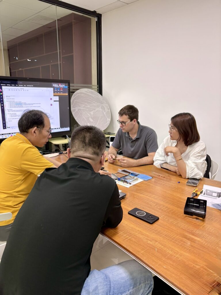 Technische Projektbesprechung mit Lieferanten
